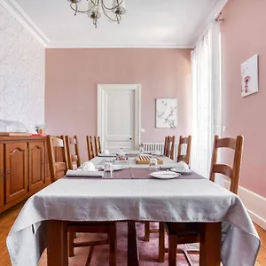 https://le-clos-des-pervenches.hotels-rhonealpes.com